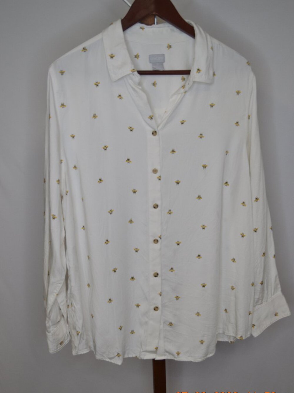 Chico's Women's Size 3 (US XL) White Bee Print Modal Collared Button Down